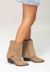 BOTA CORTA TACHA Beige