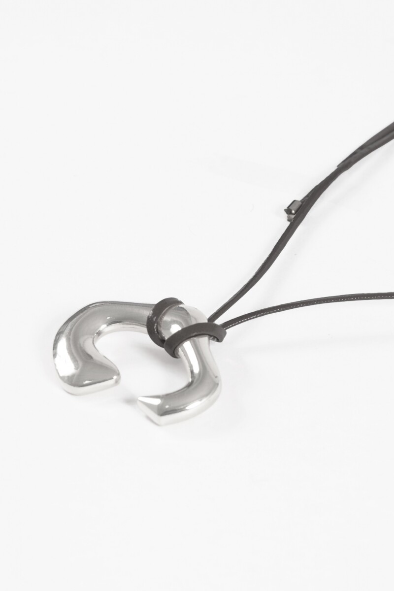 Collar cordón metal bull plateado