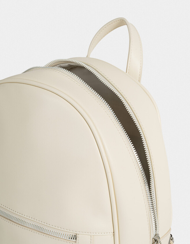 Mochilas Urbanas Mochila Calada Con Charm - Blanco Crudo