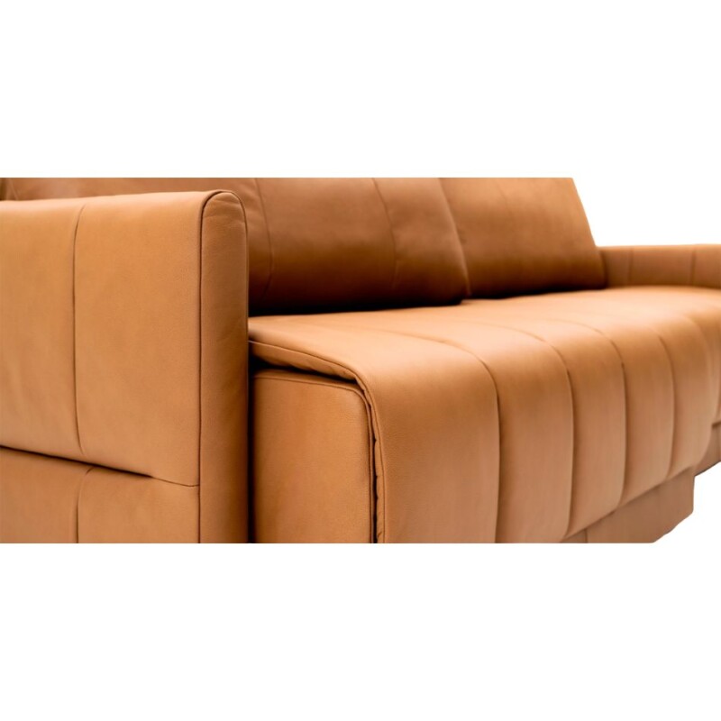 Sofá Belmonte 4 Cuerpos 2.44 mts Asiento y Respaldo c/Movimiento 100 % Cuero vacuno Sofá Belmonte 4 Cuerpos 2.44 mts Asiento y Respaldo c/Movimiento 100 % Cuero vacuno