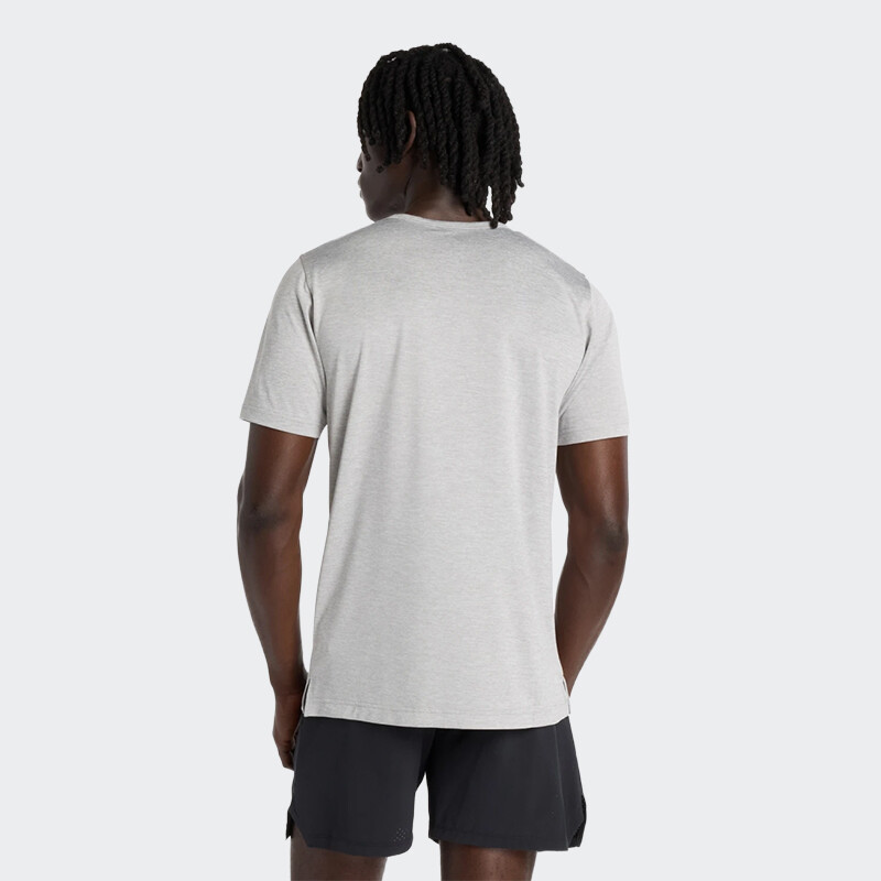 Remera New Balance Sport Essentials Gris