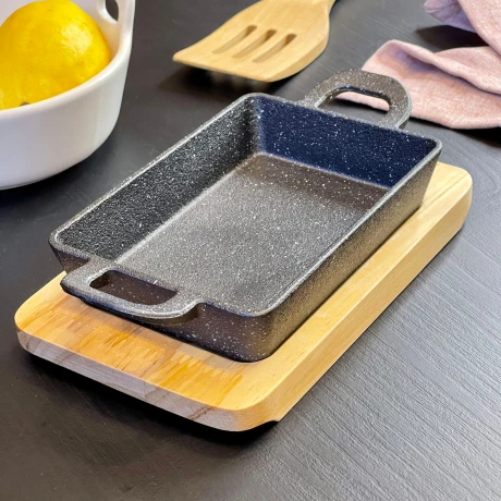 Fuente Rectangular Hierro Fundido C/Base Madera Y Asas 16cm x 11cm x 3.5cm Fuente Rectangular Hierro Fundido C/Base Madera Y Asas 16cm x 11cm x 3.5cm