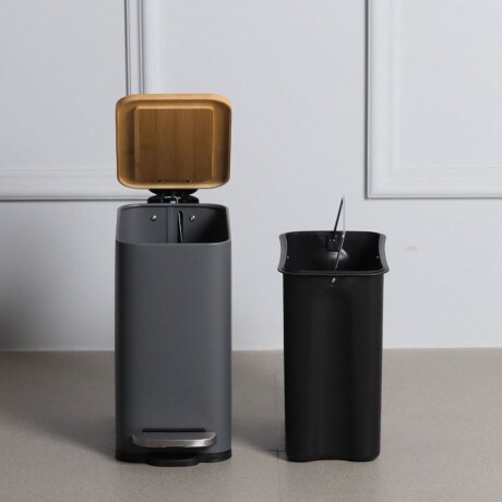 Papelera C/Pedal 5 Lts Alto 22cm x Ancho 17cm Papelera C/Pedal 5 Lts Alto 22cm x Ancho 17cm