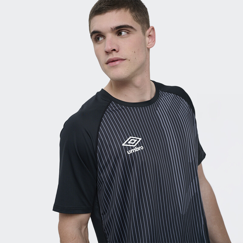Remera Umbro Bosse Negro