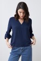 Blusa fantasía escote V azul marino