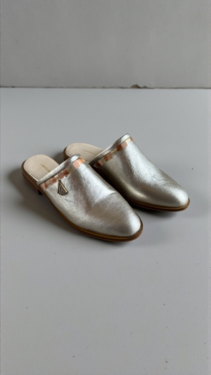 Sandalias LIA Dorado Pálido Línea Ottenta Con Arte 