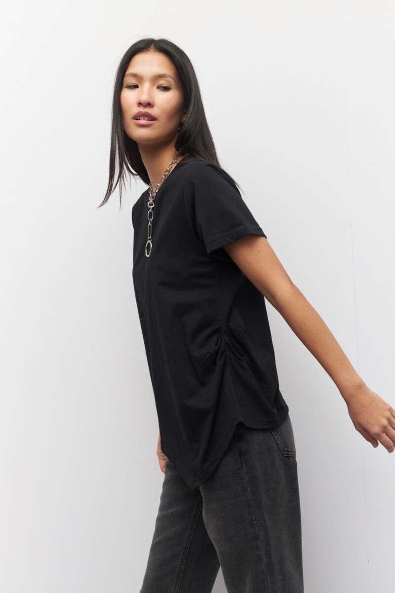 REMERA MONTAGUE Negro