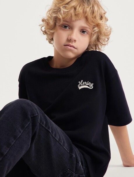 CAMISETA INFANTIL MODELO OVERSIZED CON ESTAMPA NEGRO