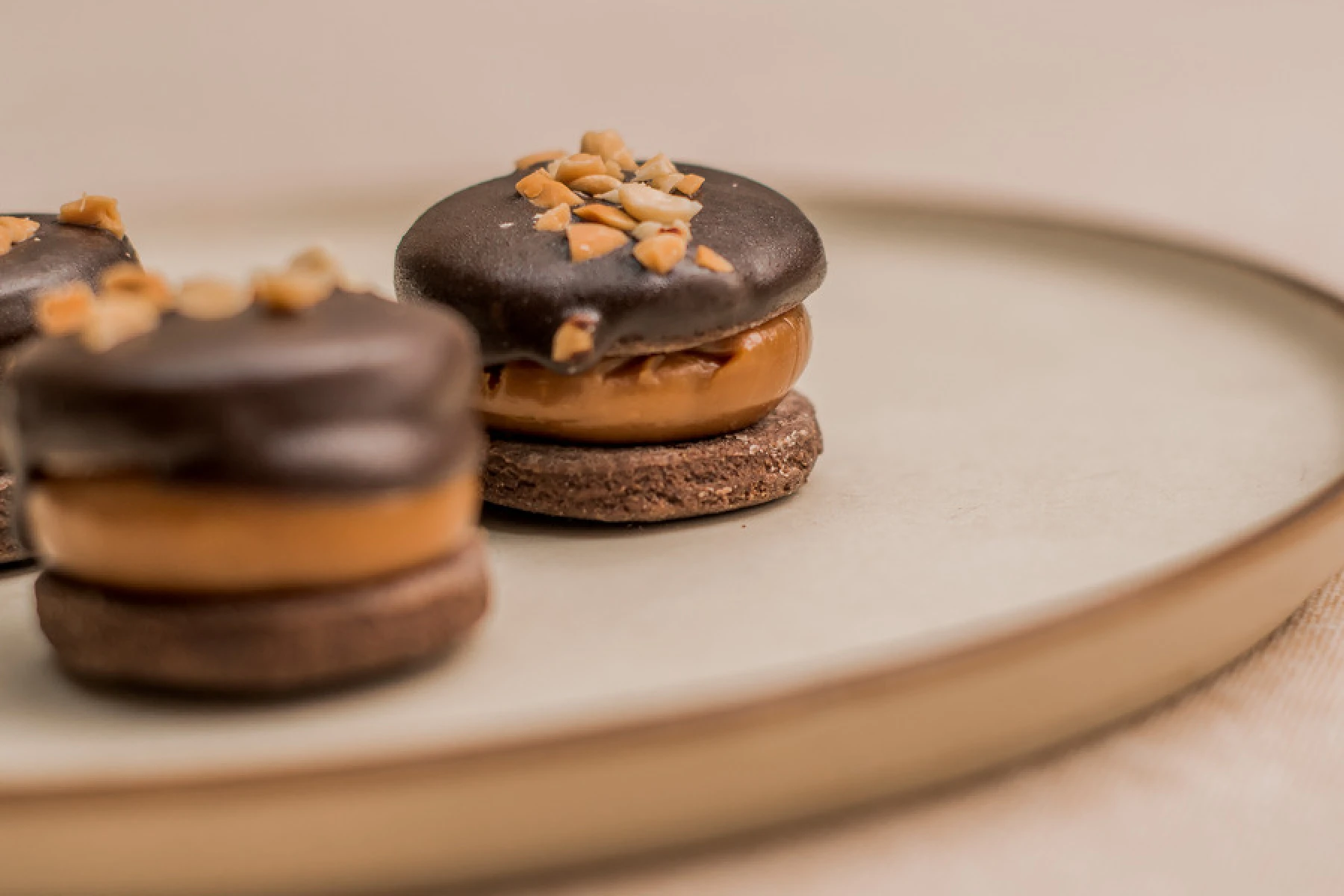 Alfajorcitos de chocolate y mani 