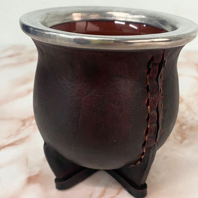 Mate artesanal de cerámica forrado en cuero N/a
