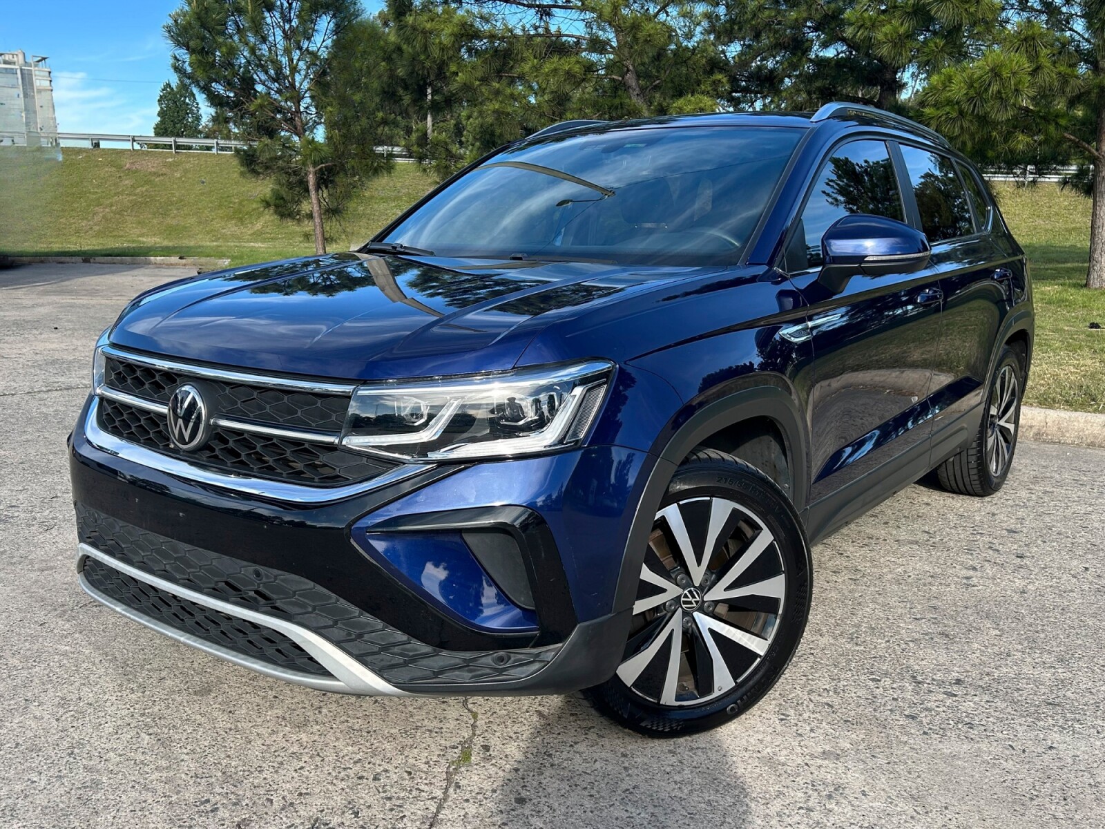 Volkswagen Taos Highline 1.4T| Permuta / Financia 