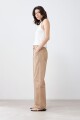 Pantalón recto con pespuntes tostado