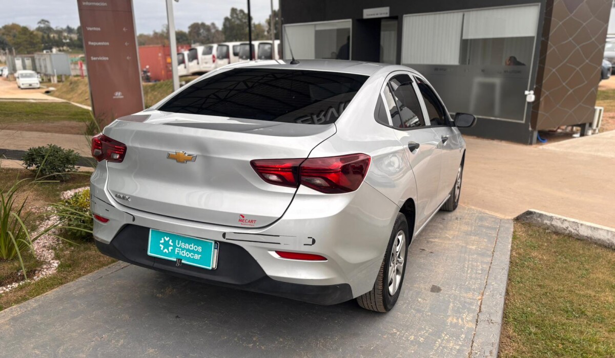 Chevrolet Onix Plus LS - 2023 Chevrolet Onix Plus LS - 2023