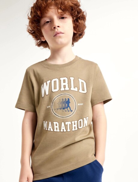CAMISETA INFANTIL CON ESTAMPA MARRÓN
