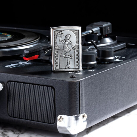 Encendedor Zippo Rolling Waitress - 48904 Encendedor Zippo Rolling Waitress - 48904