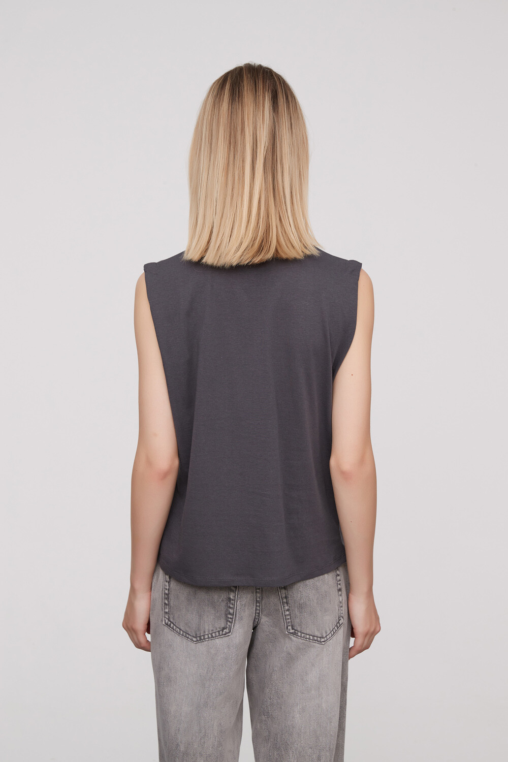 Remera Hortensia Gris Oscuro
