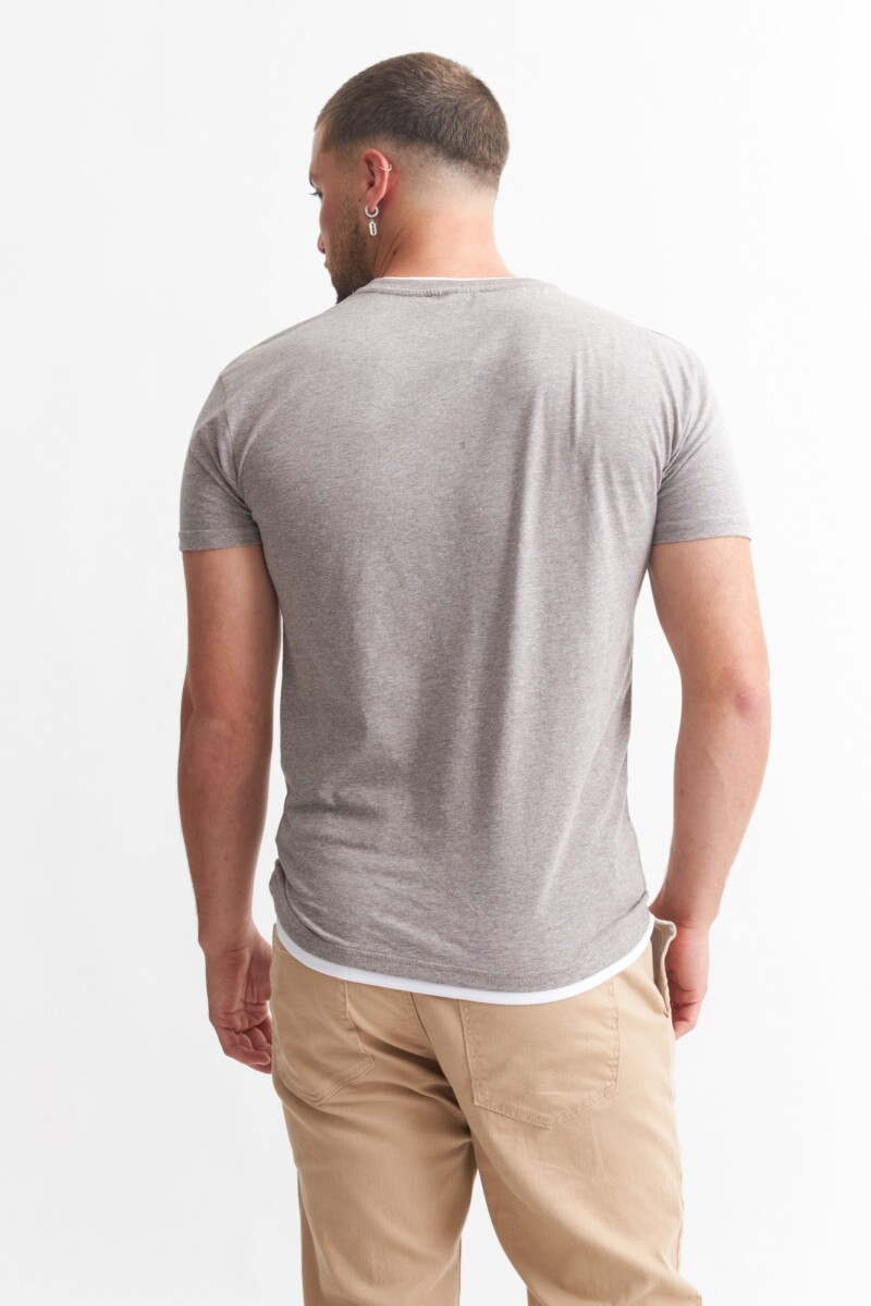 Remera con detalles a contratono GRIS CLARO