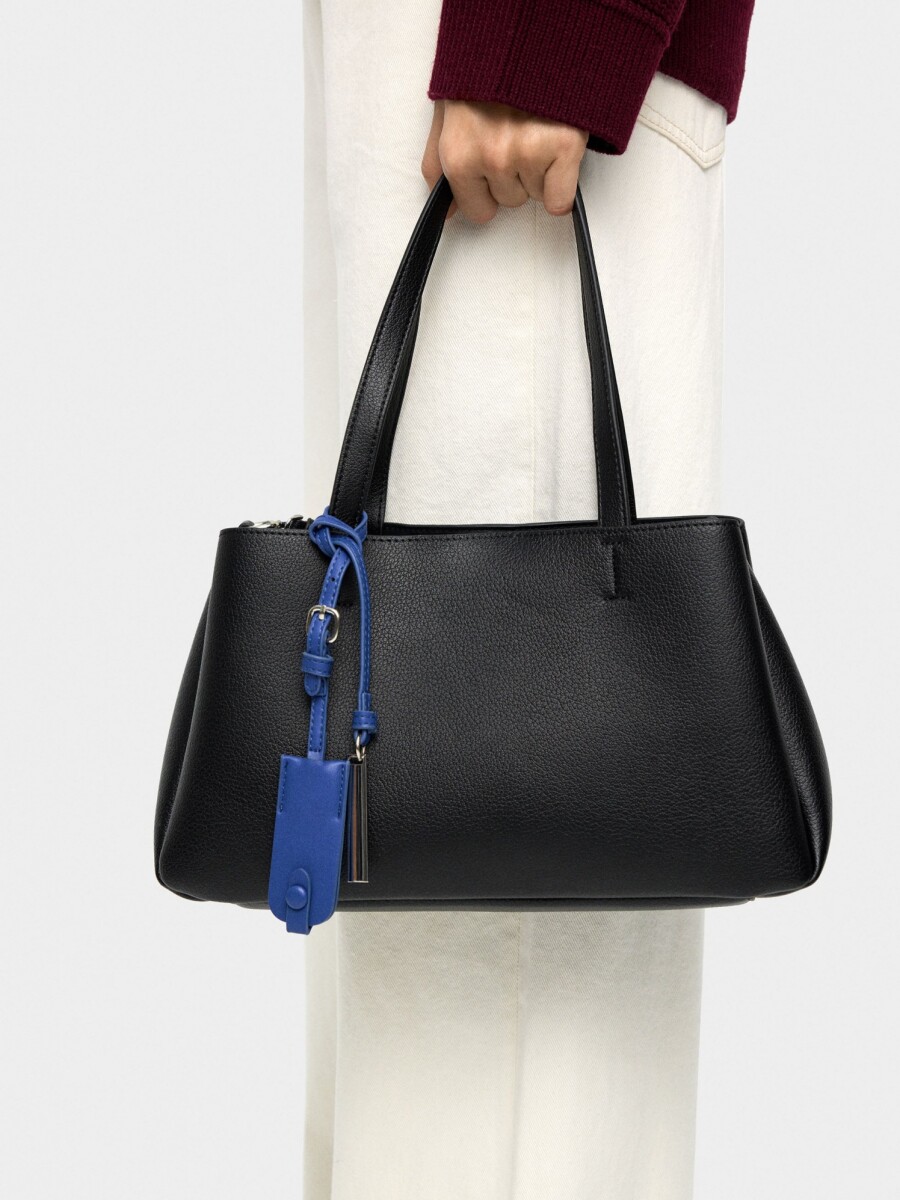 Bolso Tote Liso Con Colgante negro