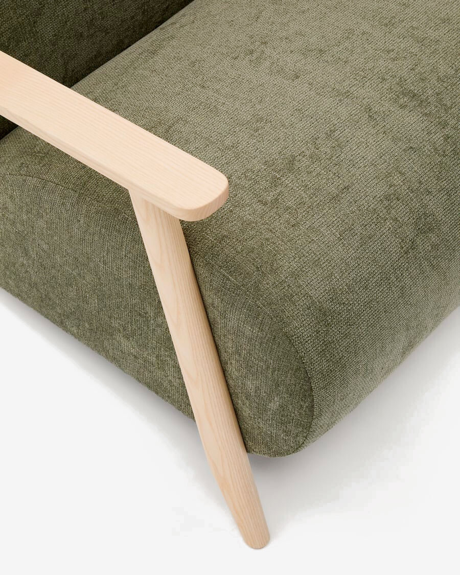Butaca Meghan de chenilla verde y madera maciza de fresno con acabado natural Butaca Meghan de chenilla verde y madera maciza de fresno con acabado natural