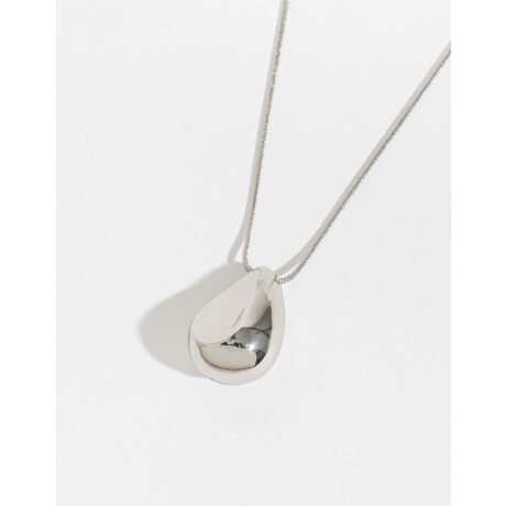 Collar Largo Con Dije Metálico Plateado Rodio