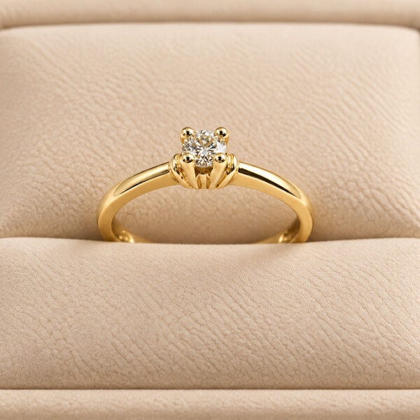 Anillo Solitario Elise de Oro Amarillo 18k. con Brillante Anillo Solitario Elise de Oro Amarillo 18k. con Brillante