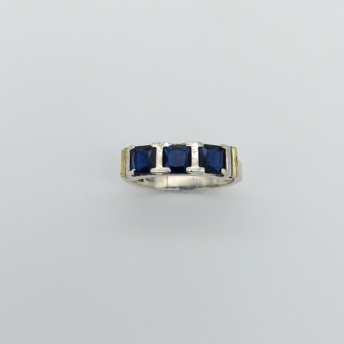 Anillo de plata 925 y double en oro 18 ktes con circonias. 