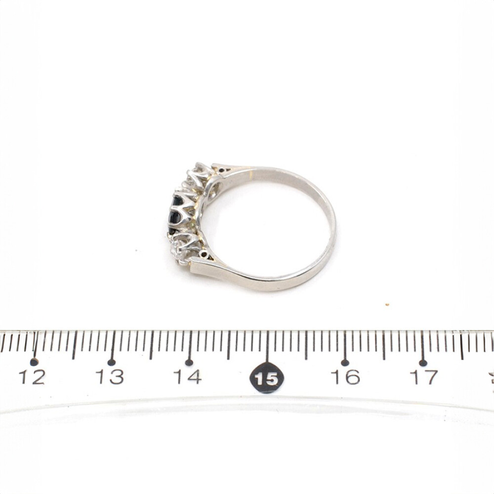 Anillo Estilo Antiguo En Platino Con Brillantes Y Zafiros Anillo Estilo Antiguo En Platino Con Brillantes Y Zafiros