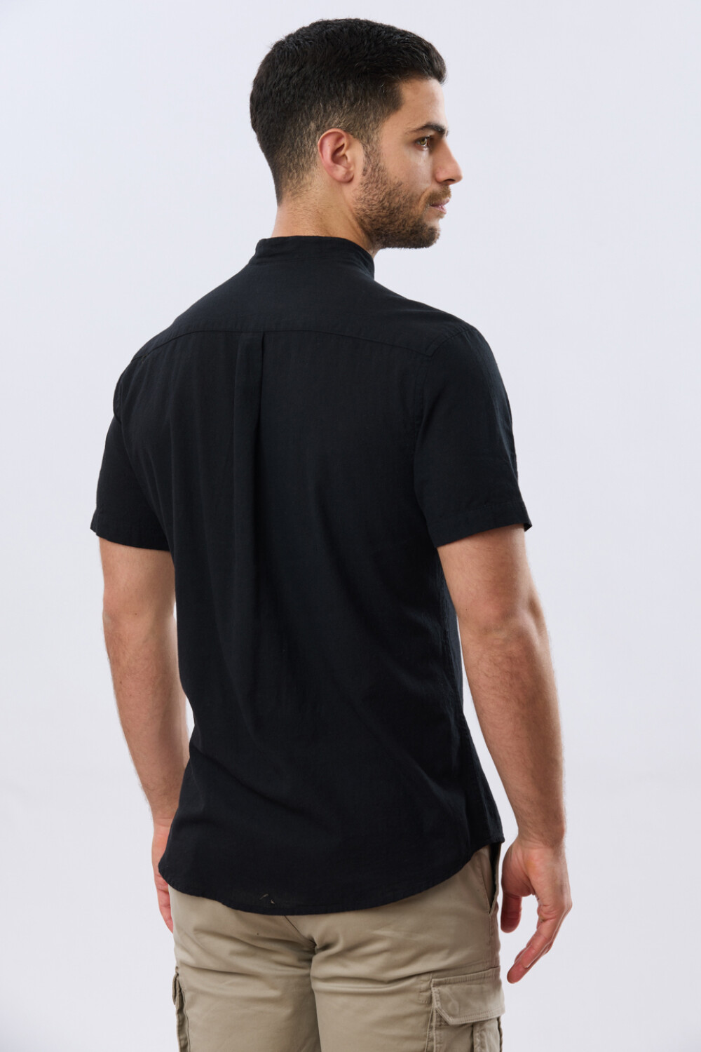 CAMISA LISA DE LINO CUELLO MAO Negro
