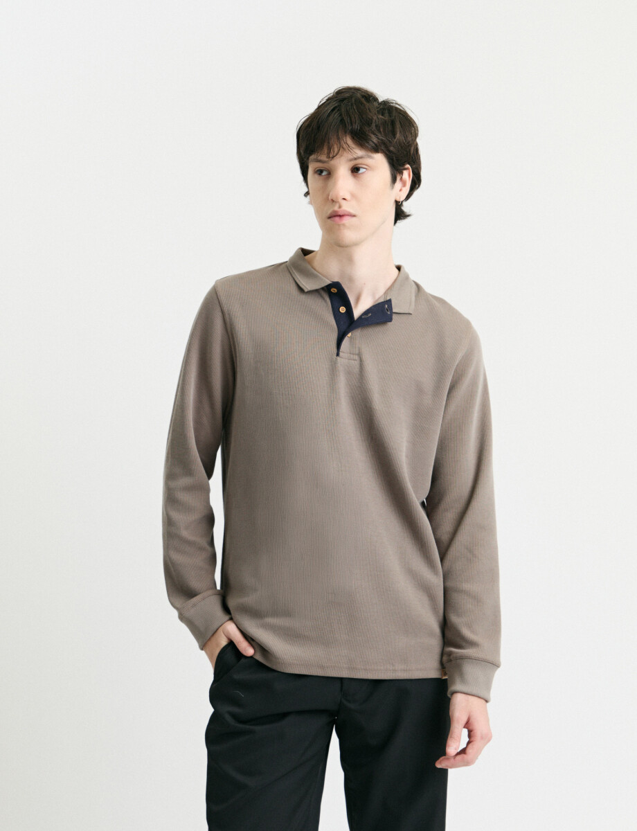 520912 REMERA HARRY Kaki