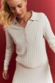 Sweater cuello polo beige