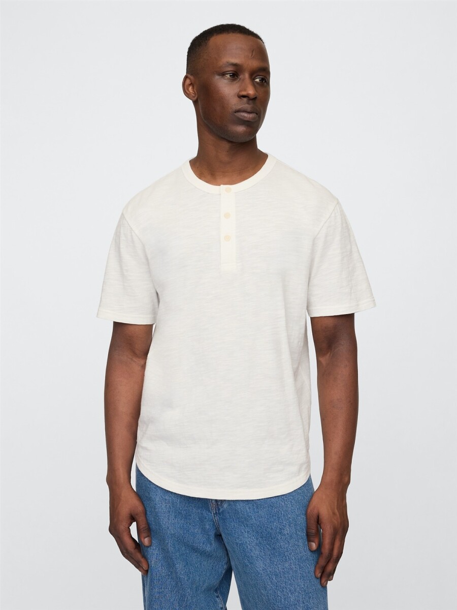 Remera Con 3 Botones Hombre - New Off White 
