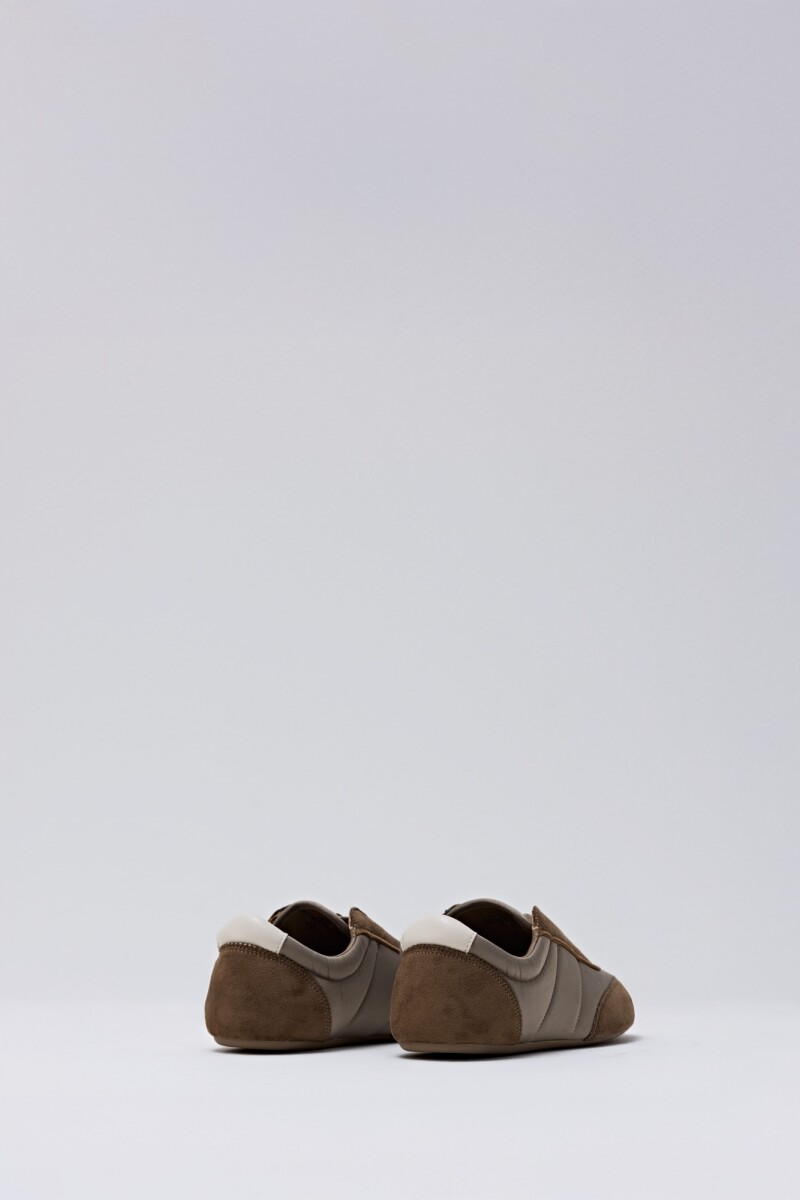 Zapatilla combinada verde oliva