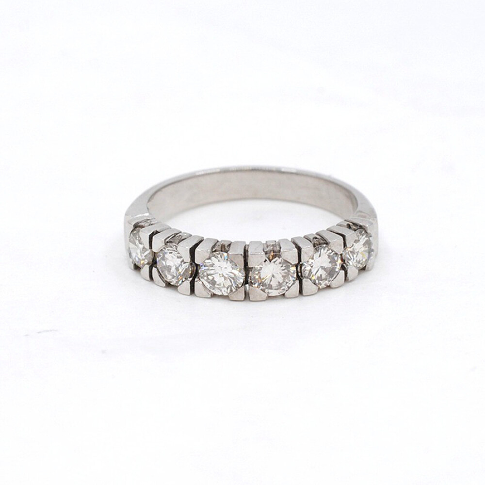 Anillo Medio Sin Fin En Oro Blanco 18K Anillo Medio Sin Fin En Oro Blanco 18K