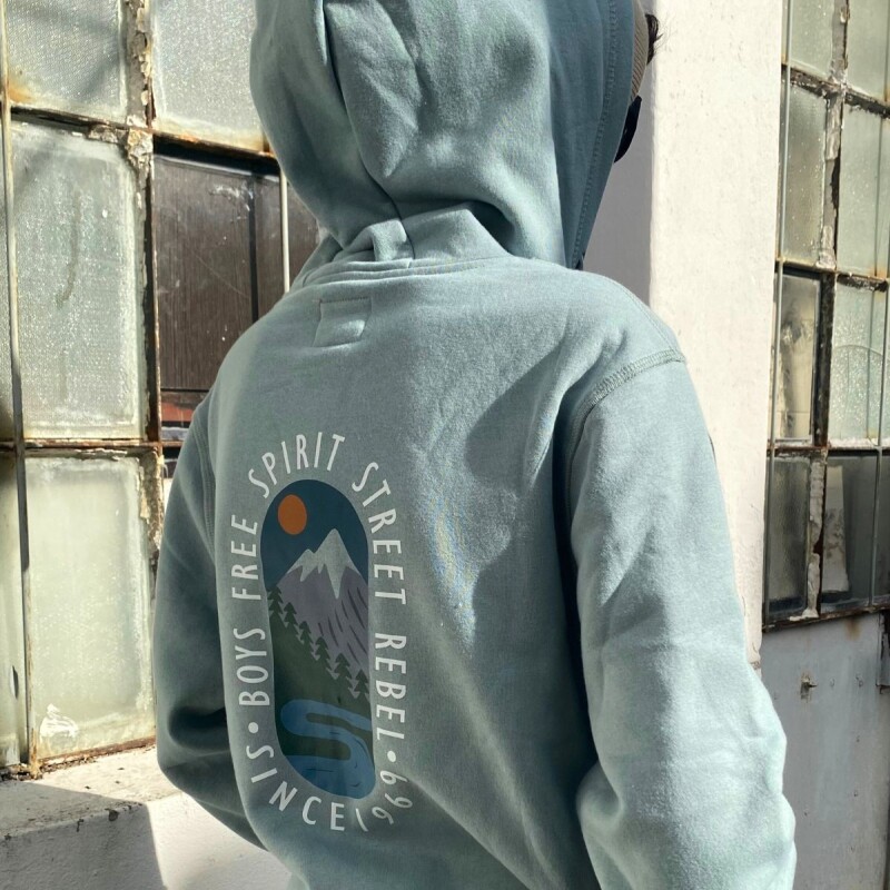Campera con estampa Street Rebel Celeste