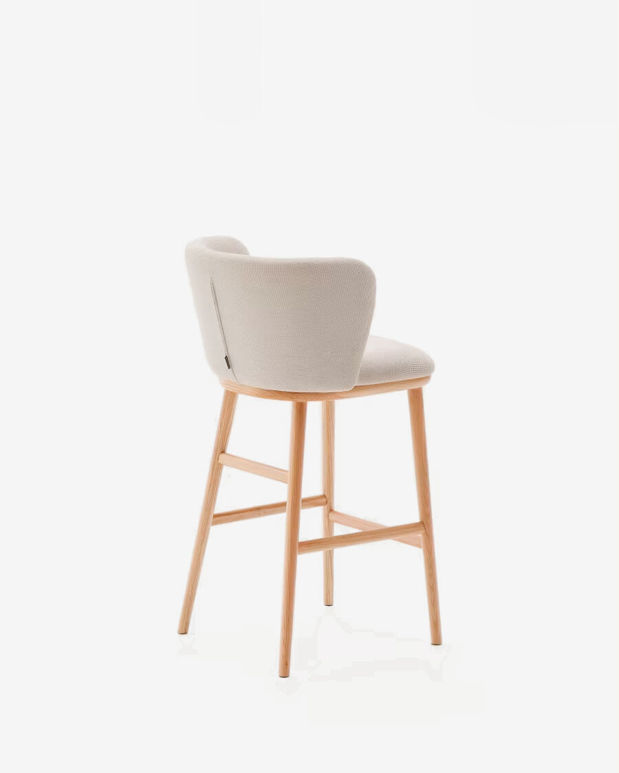 Taburete Ciselia chenilla beige y madera maciza fresno acabado tono natural 65cm