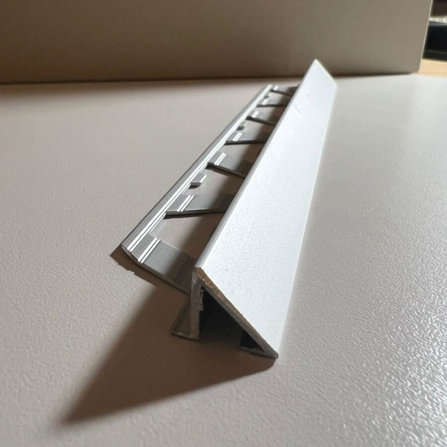 Guardacanto Prisma Cromado Mate Guardacanto Prisma Cromado Mate