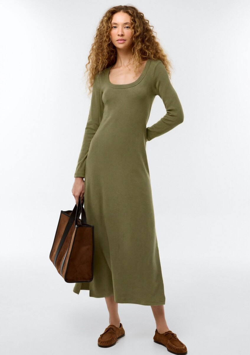 VESTIDO LARGO DE PUNTO ACANALADO - VERDE - VERDE 