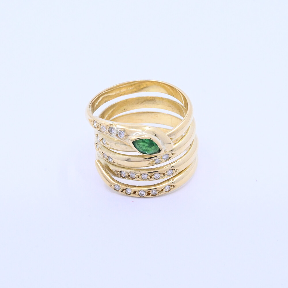Anillo oro 18k serpiente con esmeralda y brillantes. Anillo oro 18k serpiente con esmeralda y brillantes.