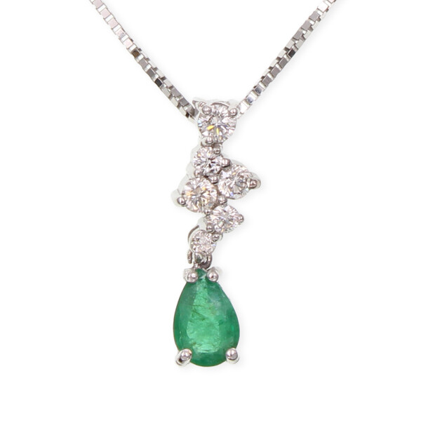 Colgante Royal de oro blanco 18k con esmeralda y brillantes - Incluye cadena Colgante Royal de oro blanco 18k con esmeralda y brillantes - Incluye cadena
