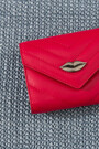 BILLETERA LIPSTICK FLAP Frambuesa