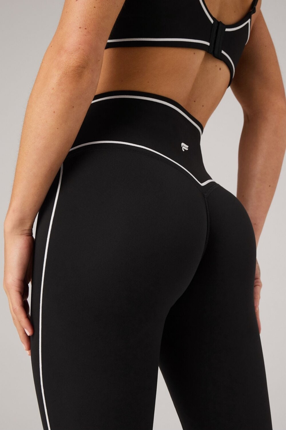Legging The No-Seam Pureluxe Tlc High-Waisted Capri Mujer Black/Classic White