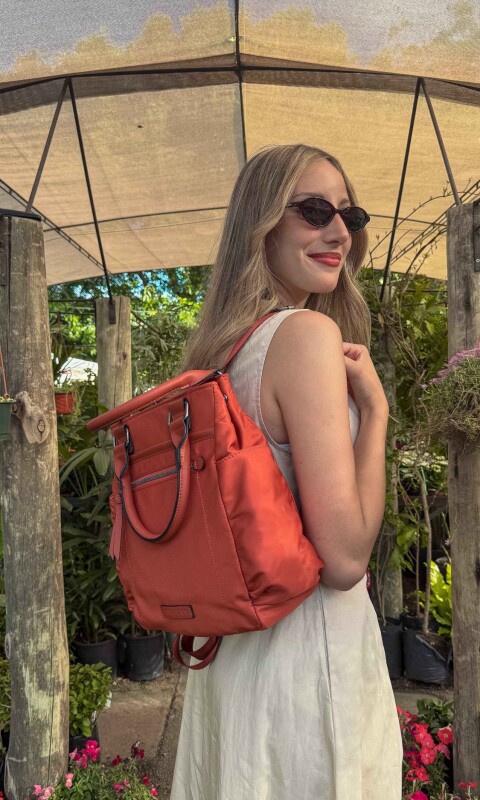 CARTERA MOCHILA VAINILLA LADRILLO