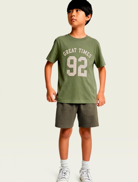 CONJUNTO INFANTIL CON ESTAMPADO VERDE