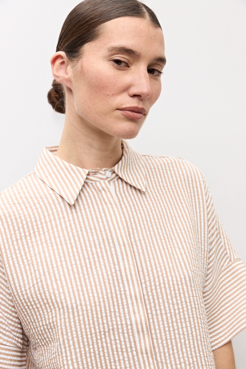 Camisa rayada manga corta beige