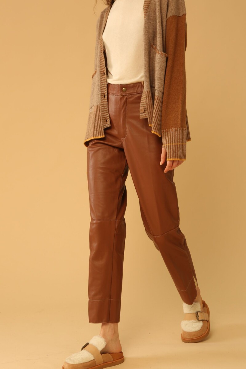 PRE VENTA · Pantalón Avai Camel y champagne