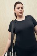 REMERA MUDRA Negro