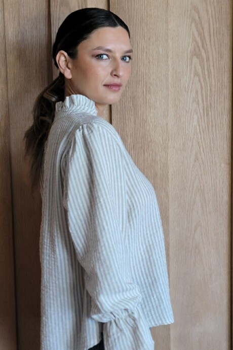 Blusa Copenhague Lino Raya mediana beige