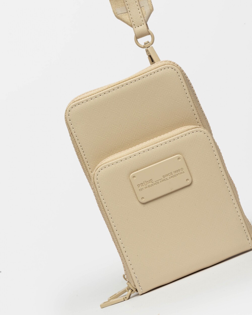 Porta Celular Penny en Efecto Cuero Zaffiano Metalizado