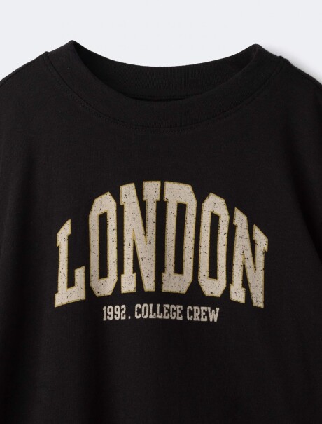 CAMISETA INFANTIL CON ESTAMPA NEGRO
