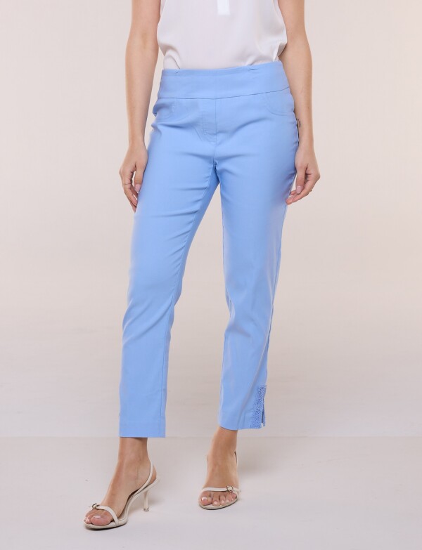 Pantalon Ankle Detalle De Encaje CELESTE